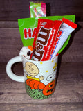 Charlie Brown, Snoopy, Lucy, Sally, Linus Mug & Candy Bundle